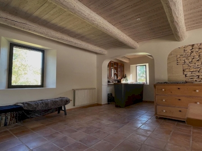 Plafond provençal éclairci à la chaux