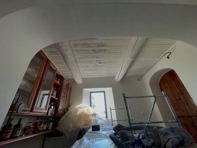 Plafond provençal éclairci à la chaux