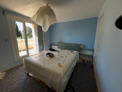 Chambre rehaussée — harmonie ton sur ton en Primwood mat Chambre rehaussée — harmonie ton sur ton en Primwood mat